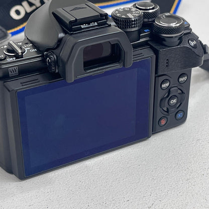 E-M10MarkII OLYMPUS OM-D E-M10 Mark II EZダブルズームキット E-M10MarkII ミラーレス マイクロフォーサーズ フォーサーズ 1605万画素 Wi-Fi対応【加古川店】
