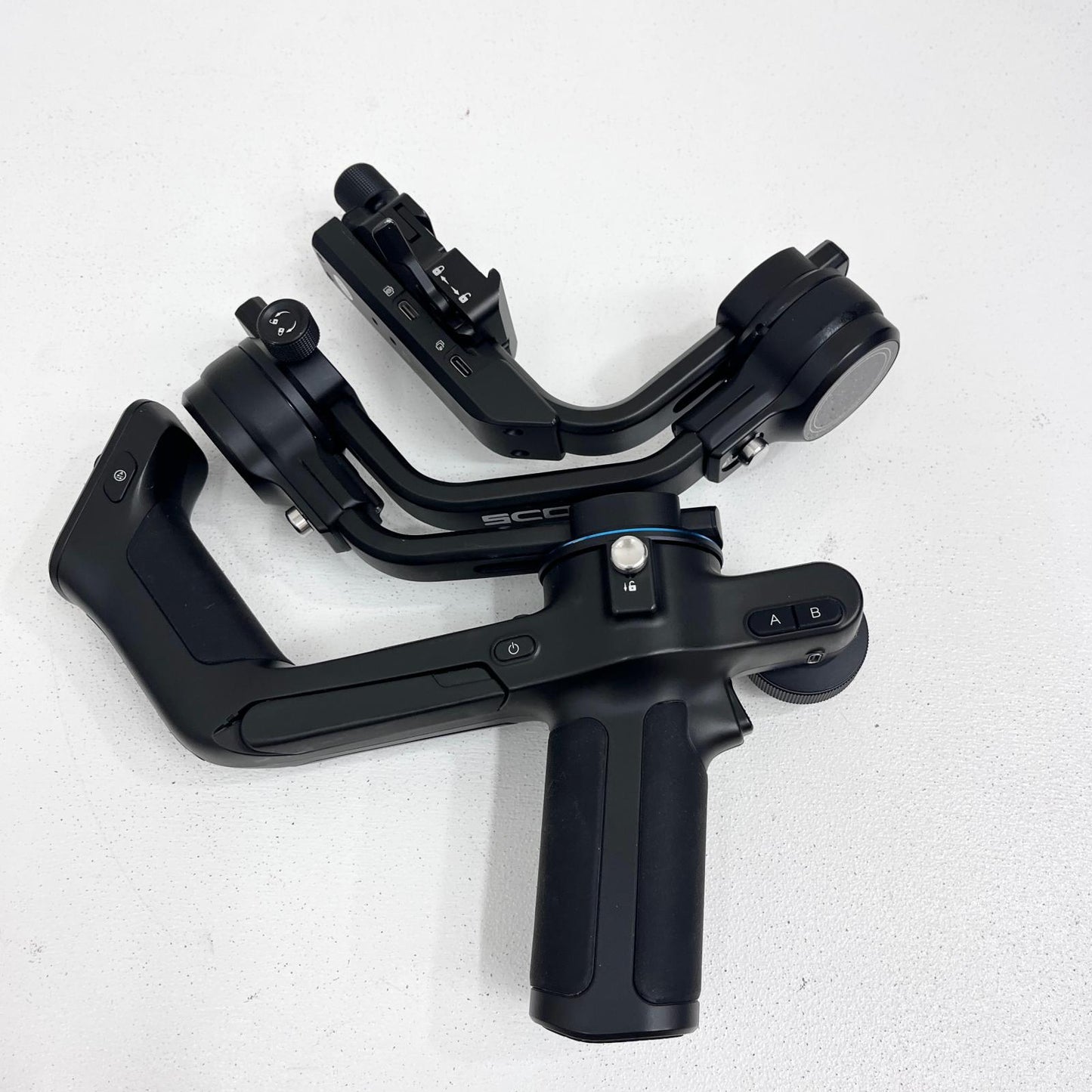 FeiyuTech SCORP-C ジンバル カメラスタビライザー 一眼レフ・ミラーレス・DSLRカメラ用 箱・USB×5・三脚・リリースプレート・カメラベース・取付ネジ付属【加古川店】