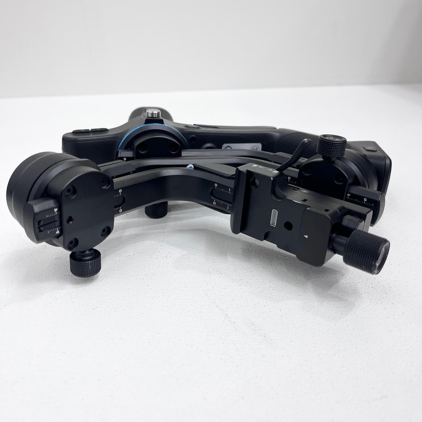 FeiyuTech SCORP-C ジンバル カメラスタビライザー 一眼レフ・ミラーレス・DSLRカメラ用 箱・USB×5・三脚・リリースプレート・カメラベース・取付ネジ付属【加古川店】