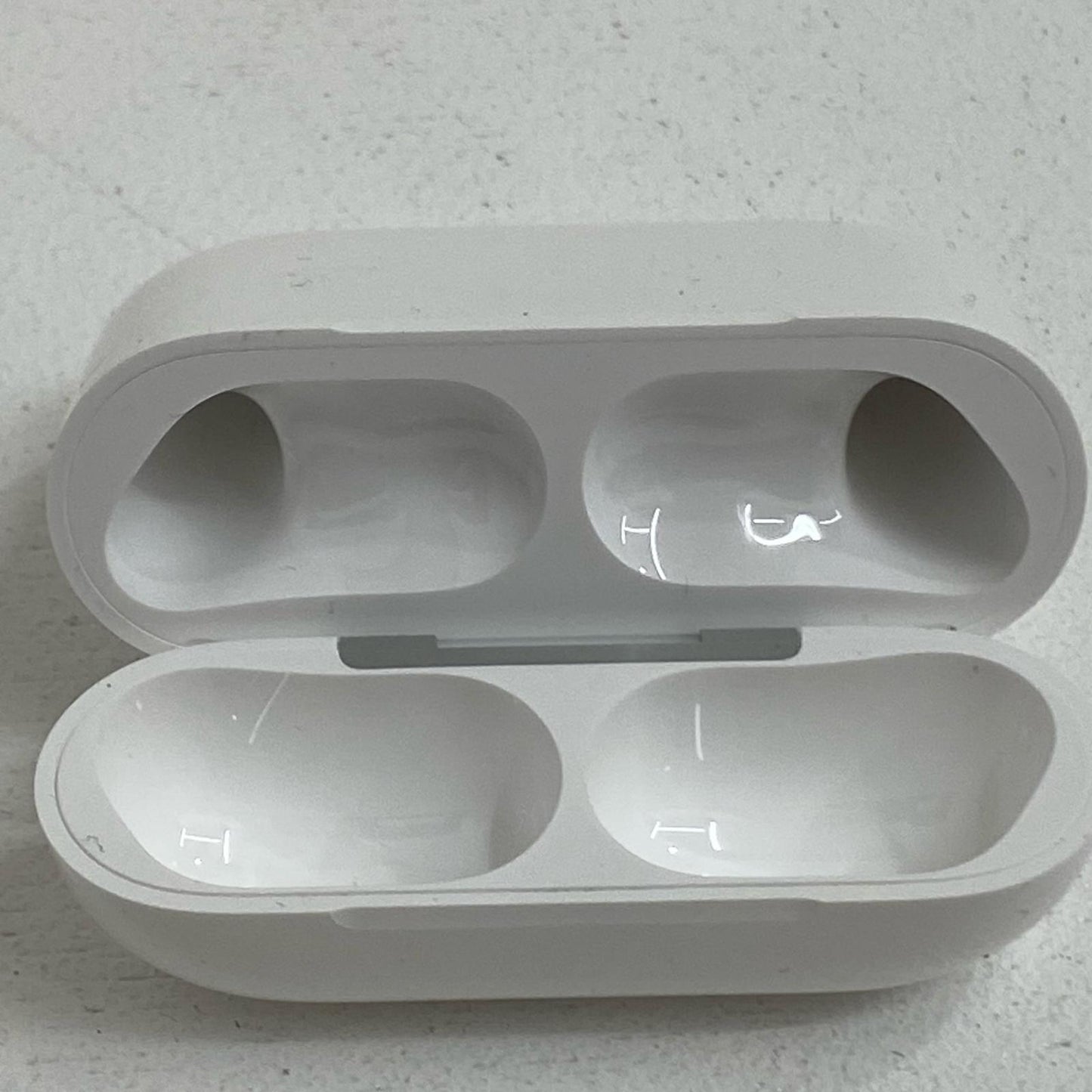 MFHP4J/A Apple AirPods Pro 第3世代 MFHP4J/A【加古川店】