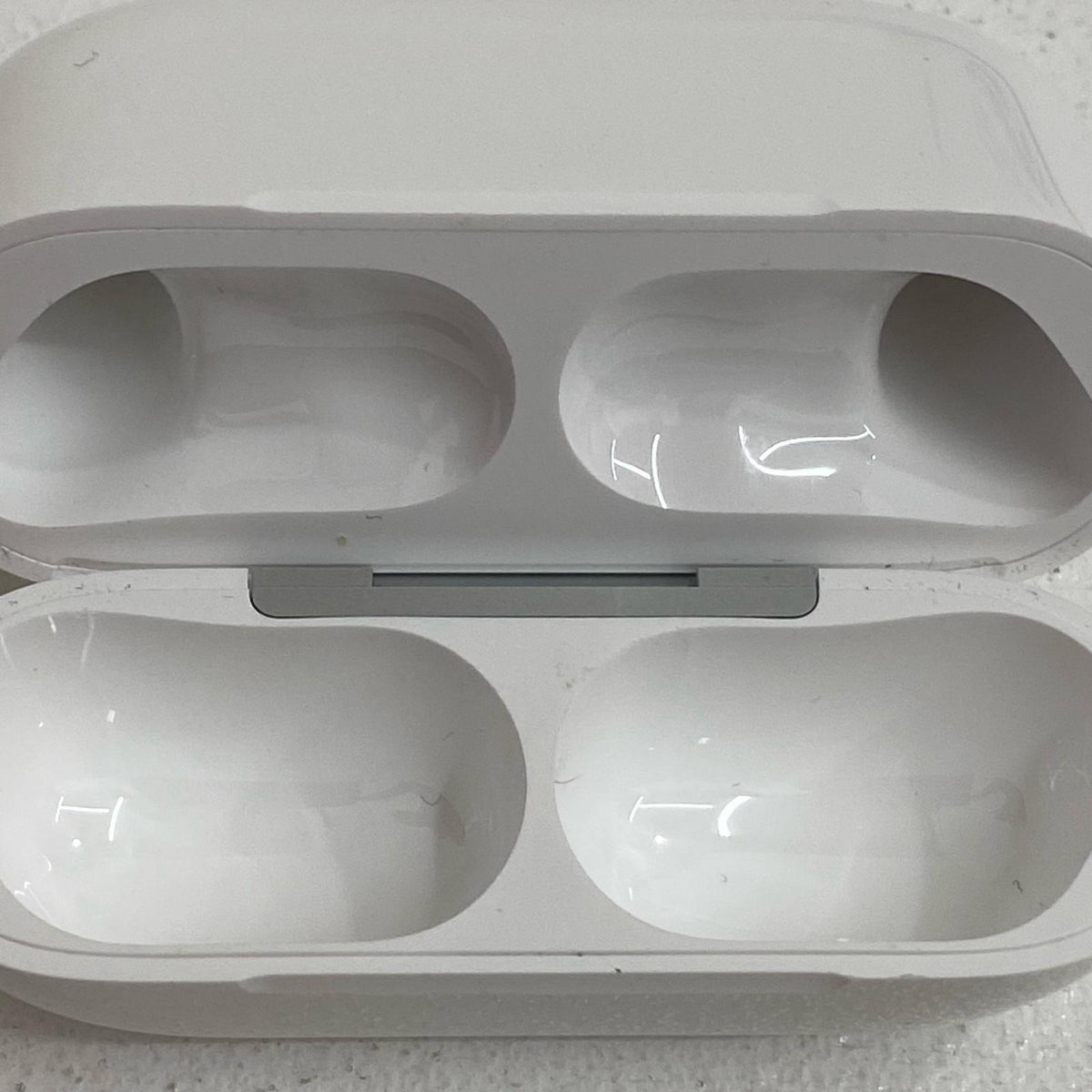 MFHP4J/A Apple AirPods Pro 第3世代 MFHP4J/A【加古川店】