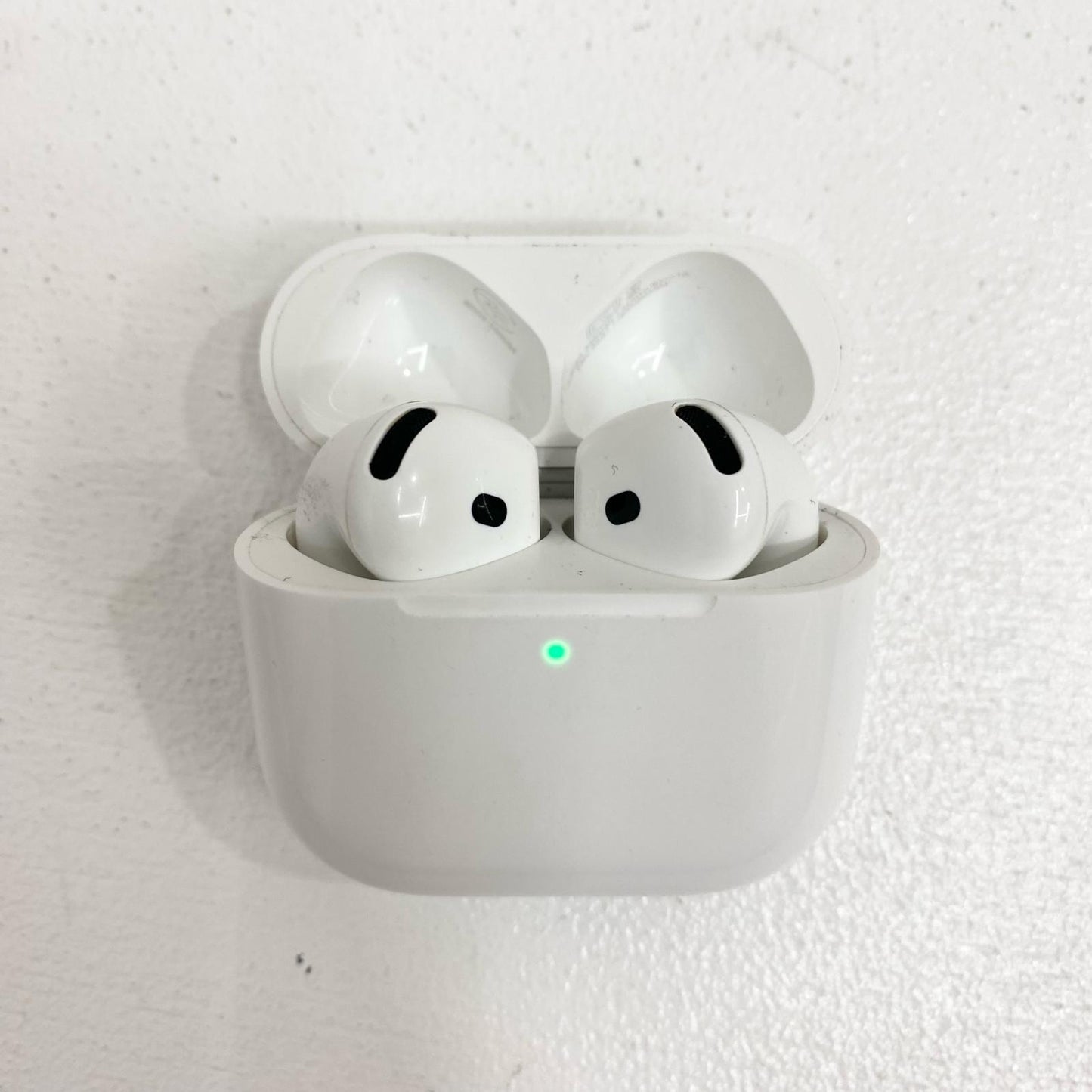 Apple AirPods4 ワイヤレスイヤホン ANC搭載モデル F36XX9MX5M Bluetooth 防水・防塵 ノイズキャンセリング 外音取り込み 箱・マニュアル付属【加古川店】