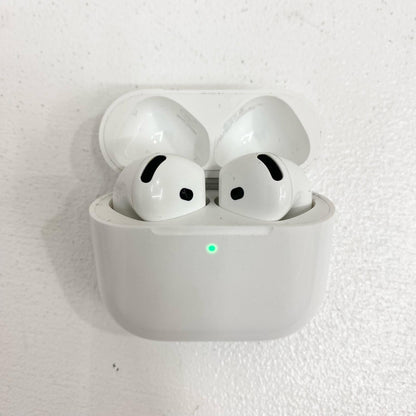 Apple AirPods4 ワイヤレスイヤホン ANC搭載モデル F36XX9MX5M Bluetooth 防水・防塵 ノイズキャンセリング 外音取り込み 箱・マニュアル付属【加古川店】