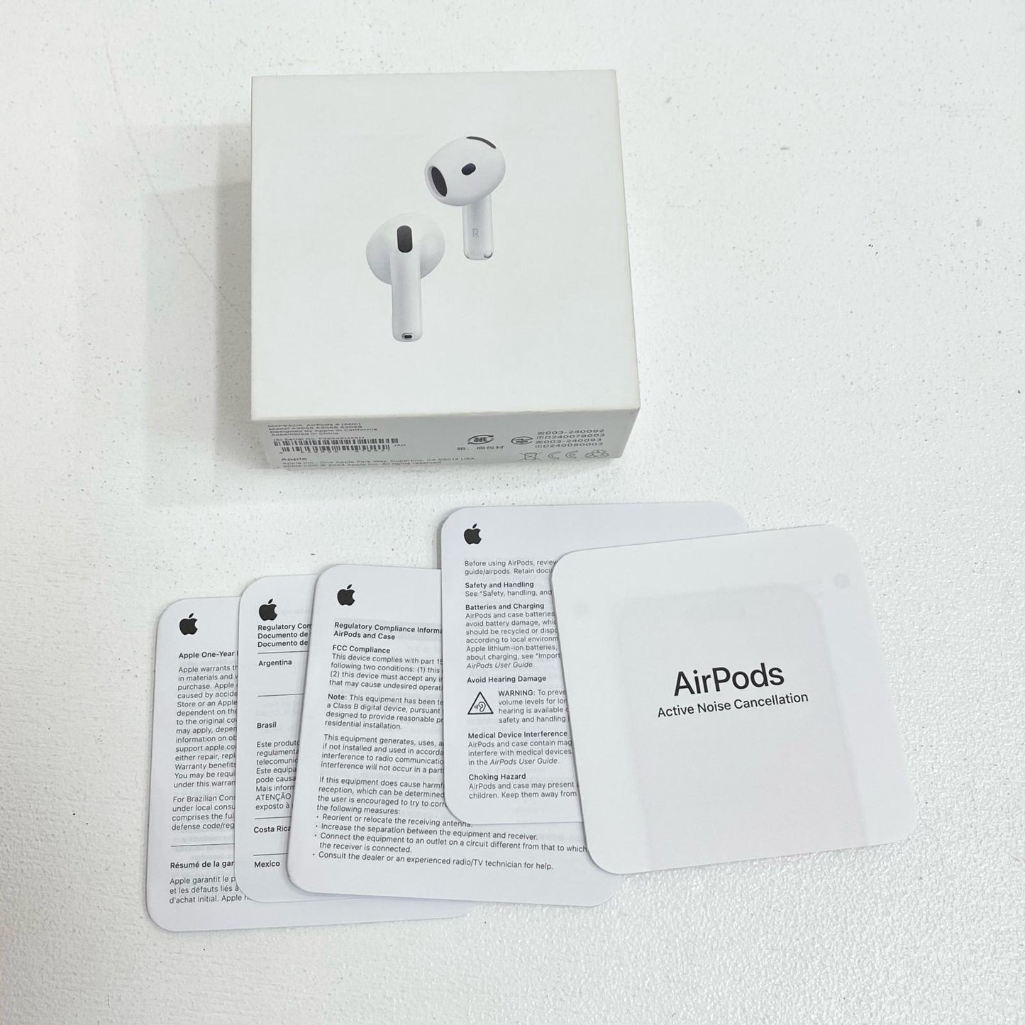 Apple AirPods4 ワイヤレスイヤホン ANC搭載モデル F36XX9MX5M Bluetooth 防水・防塵 ノイズキャンセリング 外音取り込み 箱・マニュアル付属【加古川店】