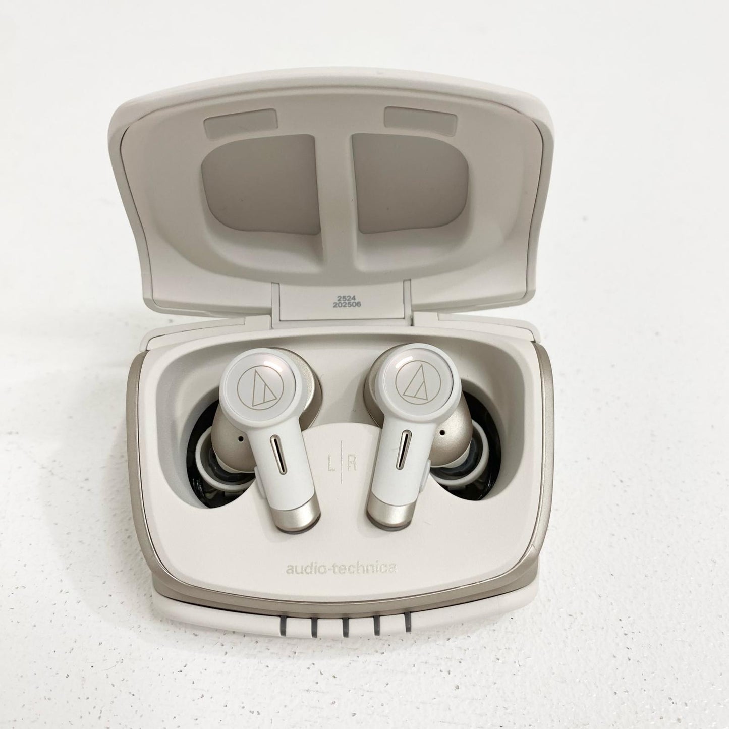 audio-technica オーディオテクニカ ATH-TWX9MK2 完全ワイヤレスイヤホン Bluetooth 防水・防塵 ノイズキャンセリング 外音取り込み 充電ケーブル・イヤーピース・マニュアル付属【加古川店】