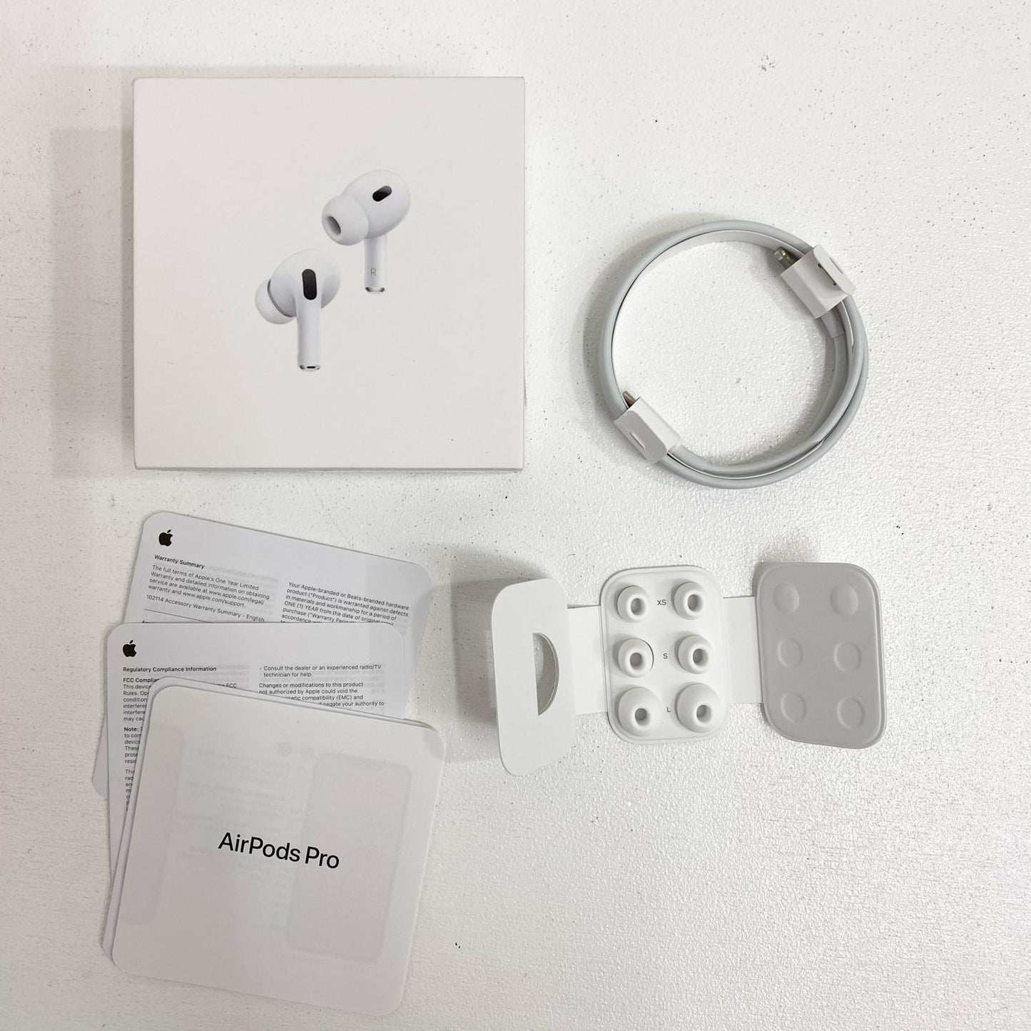 Apple AirPods Pro 第2世代 ワイヤレスイヤホン MQD83J/A JVF770HN6K Bluetooth 防水・防塵 ノイズキャンセリング 外音取り込み 充電ケーブル・イヤーピース・マニュアル付属【加古川店】