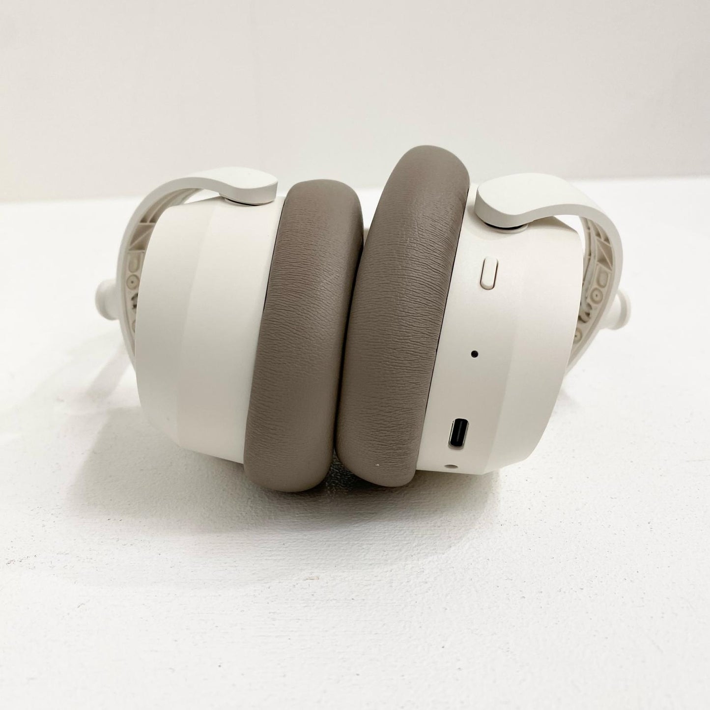 SENNHEISER ACCENTUM Plus Wireless ゼンハイザー アクセンタム・プラス・ワイヤレス ACPAEBT ヘッドホン ノイズキャンセリング 外音取り込み 箱・ケーブル類・ガイド・ポーチ付属【加古川店】