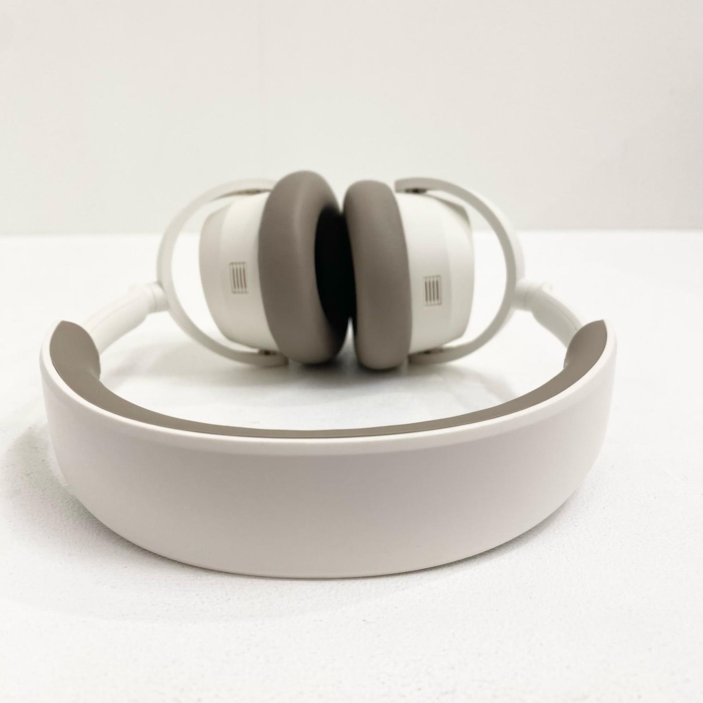 SENNHEISER ACCENTUM Plus Wireless ゼンハイザー アクセンタム・プラス・ワイヤレス ACPAEBT ヘッドホン ノイズキャンセリング 外音取り込み 箱・ケーブル類・ガイド・ポーチ付属【加古川店】