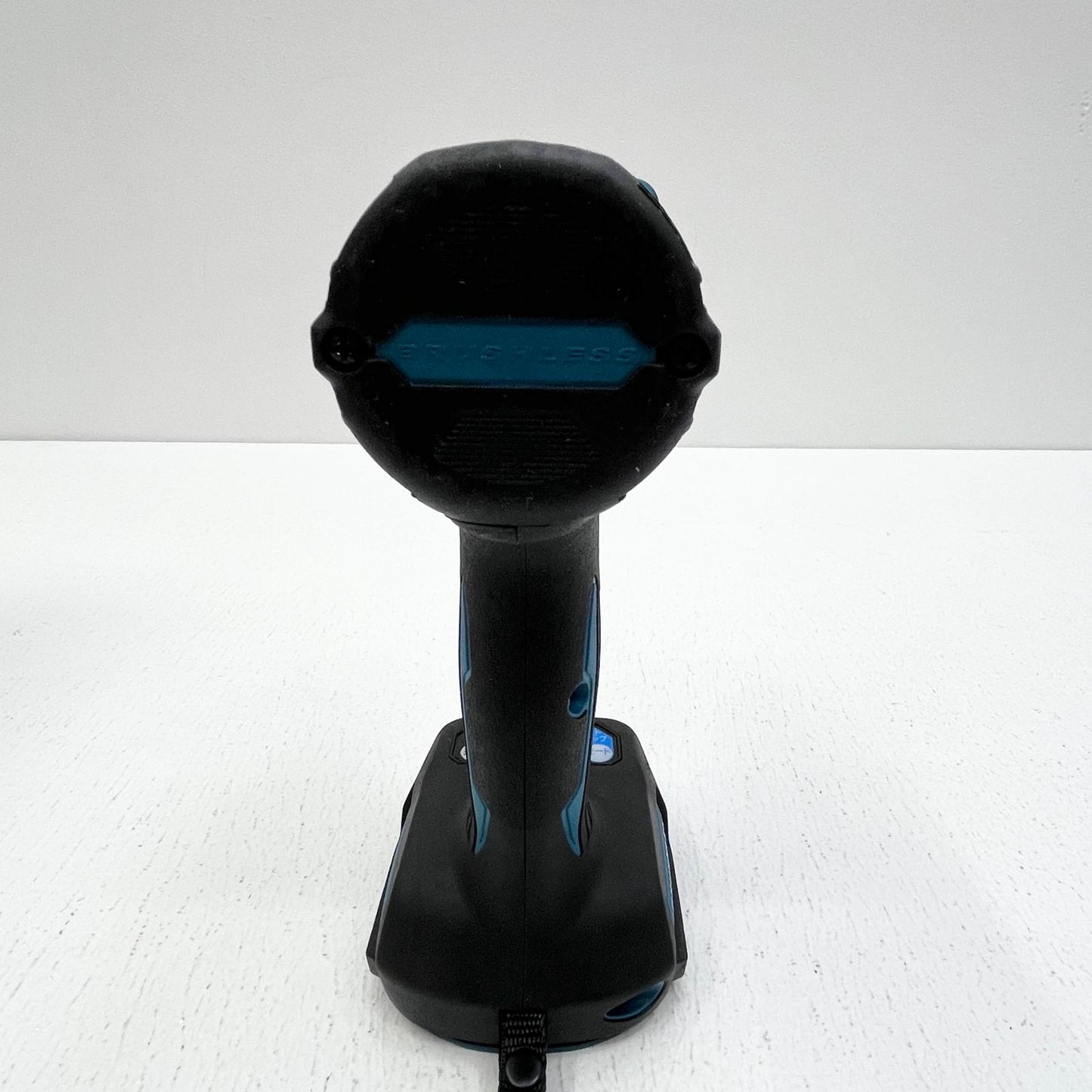 makita マキタ TW302D 18V充電式インパクトレンチ 最大締め付けトルク：275 N・m　 箱・フック付属【加古川店】