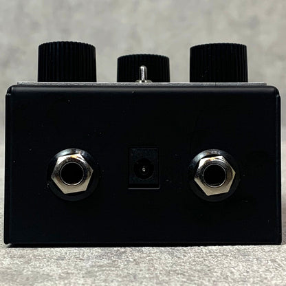 Maestro | マエストロ Fuzz Tone FZ-M 楽器 その他エフェクター 【送料無料】Maestroがついに復活、レトロな筐体から繰り出される荒々しくブーミーなファズ【箱・説明書付き】【加古川店】