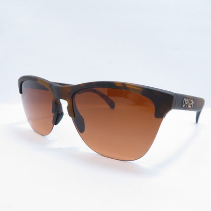 OAKLEY | オークリー Frogskins サングラス OO9374-5063 サイズ：63□10 138 ブラウン【瀬戸大橋店】