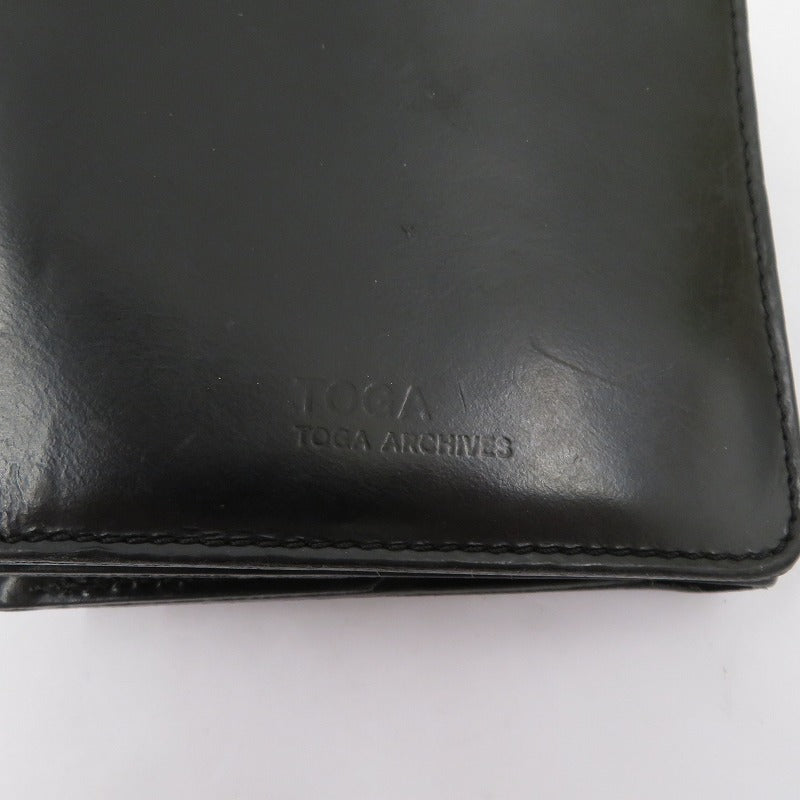 TOGA | トーガ Leather shoulder wallet 二つ折り財布 TZ31-AG942 ブラック【瀬戸大橋店】