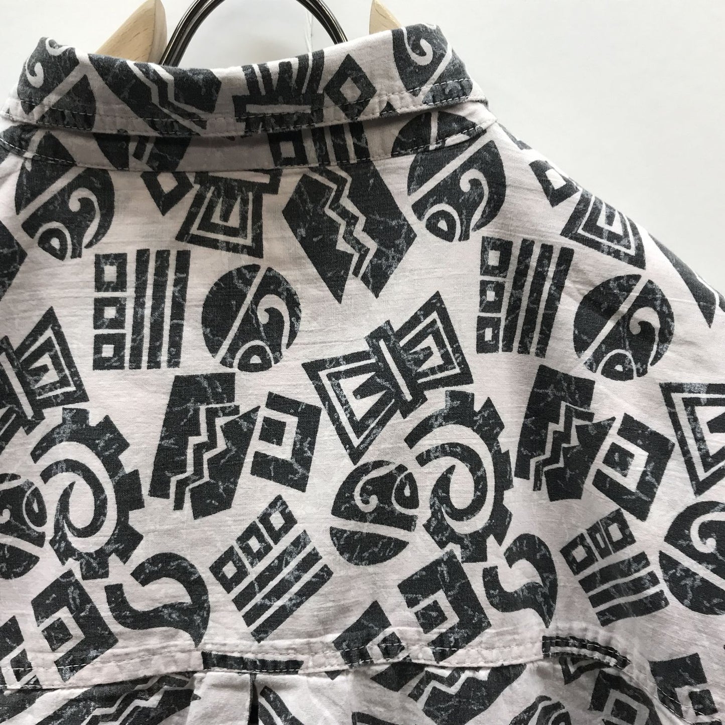【中古】 半袖シャツ 80～90年代 ピンクとブラック ポップエスニック全柄 総柄半袖 シャツ アロハシャツ ロカビリー風？ XL ピンク【加古川物流】