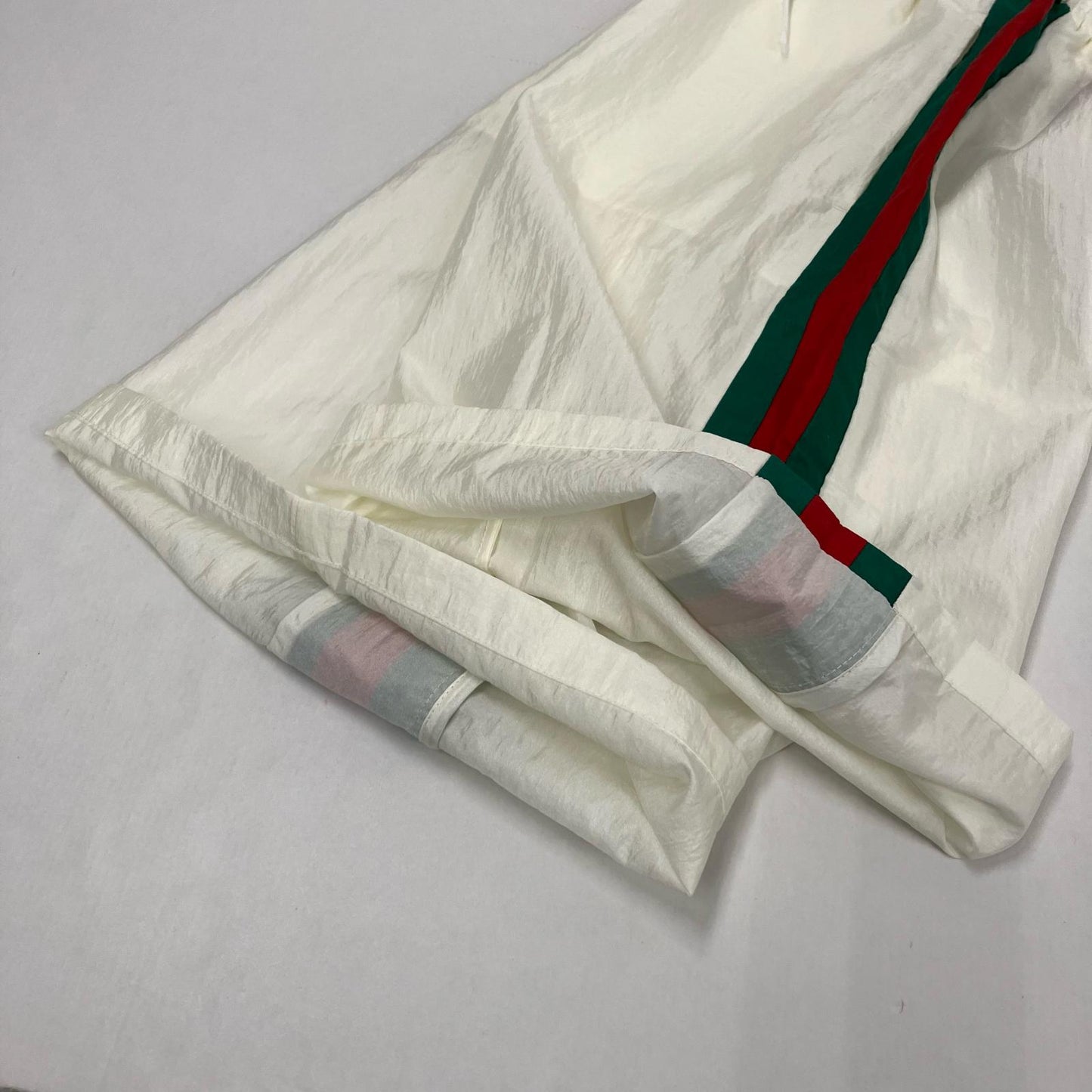 GUCCI | グッチ Technical nylon shorts ショートパンツ 678653 ホワイト サイズ：XXS【イオン広店】