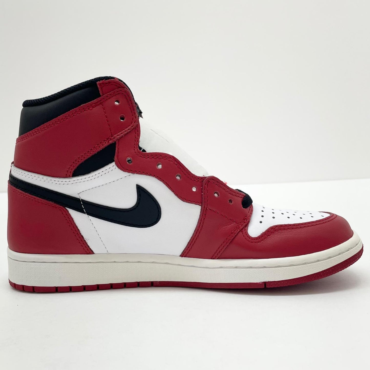 【中古】NIKE | ナイキ Air Jordan 1 Retro High "Chicago" (2015)/エアジョーダン1 レトロ ハイ "シカゴ" (2015) スニーカー 靴　555088-101 レッド×ホワイト×ブラック 27.5cm【尾張小牧店】