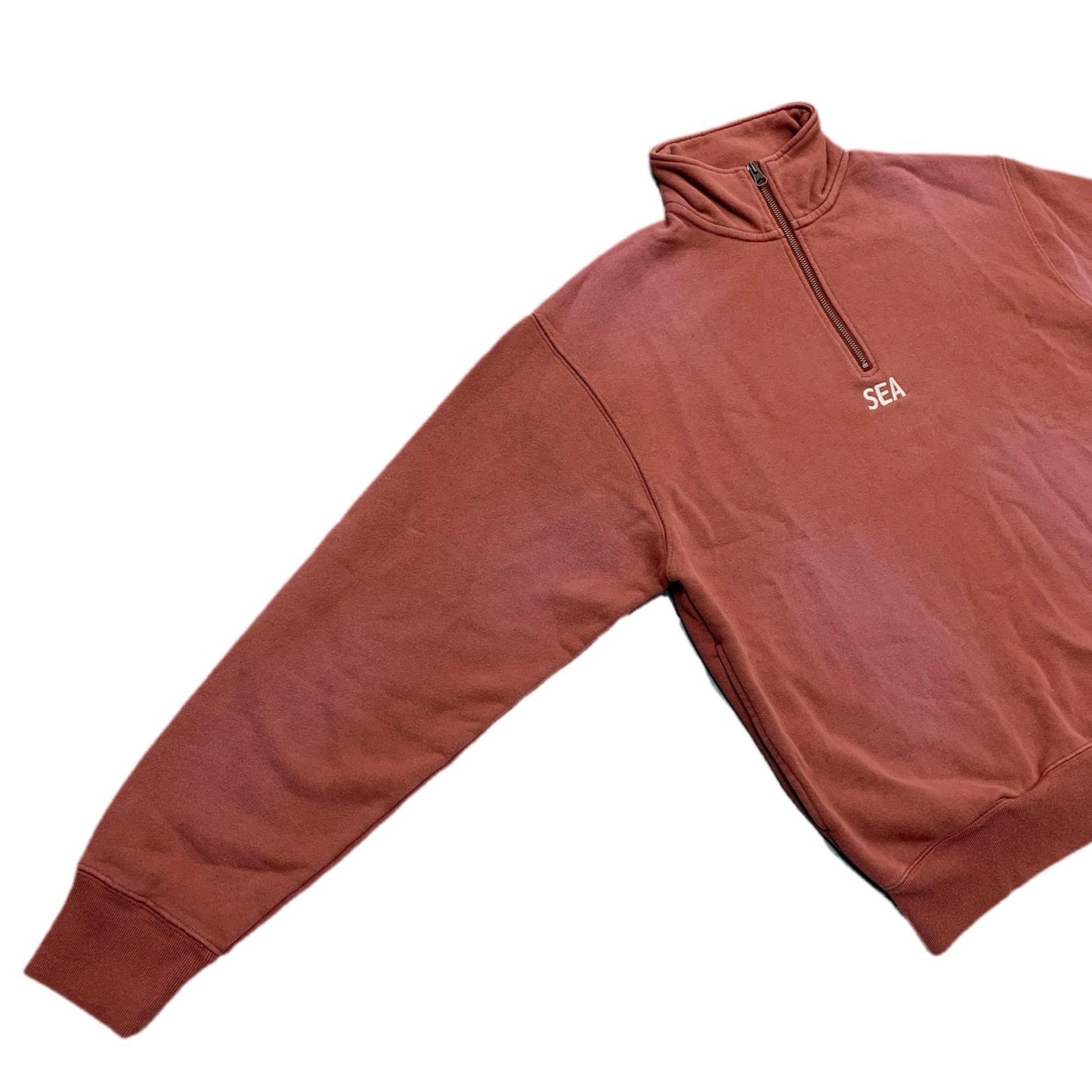 WIND AND SEA | ウィンダンシーウインダンシー SULFUR DYEING LOGO HALF ZIP スウェット WDS-O-ESD-27-Q1-CS-04 ボルドー/バーガンディー サイズ：M【尾張小牧店】