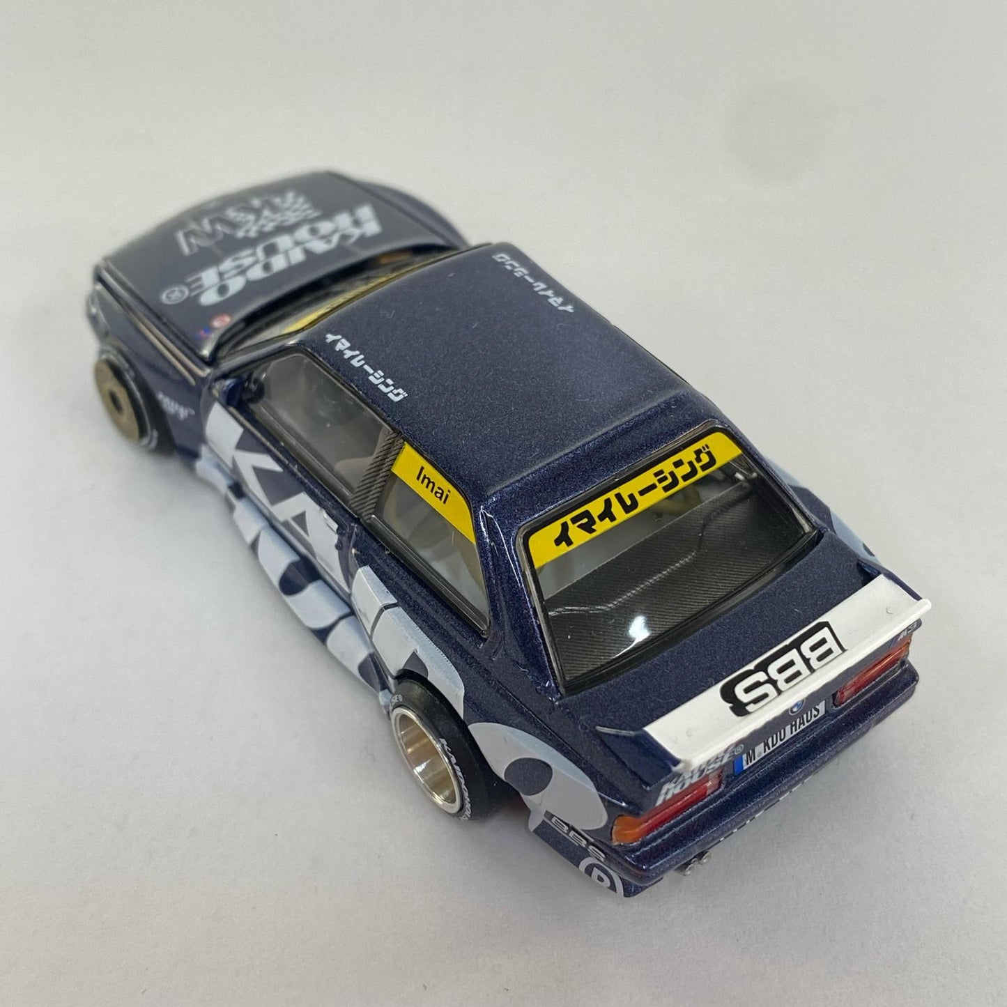 1/64 BMW M3 (E30) Kaido Works V1 (Left-Hand Drive) "KAIDO HOUSE x MINI GT Series" [KHMG154]
