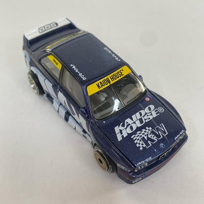 1/64 BMW M3 (E30) Kaido Works V1 (Left-Hand Drive) "KAIDO HOUSE x MINI GT Series" [KHMG154]