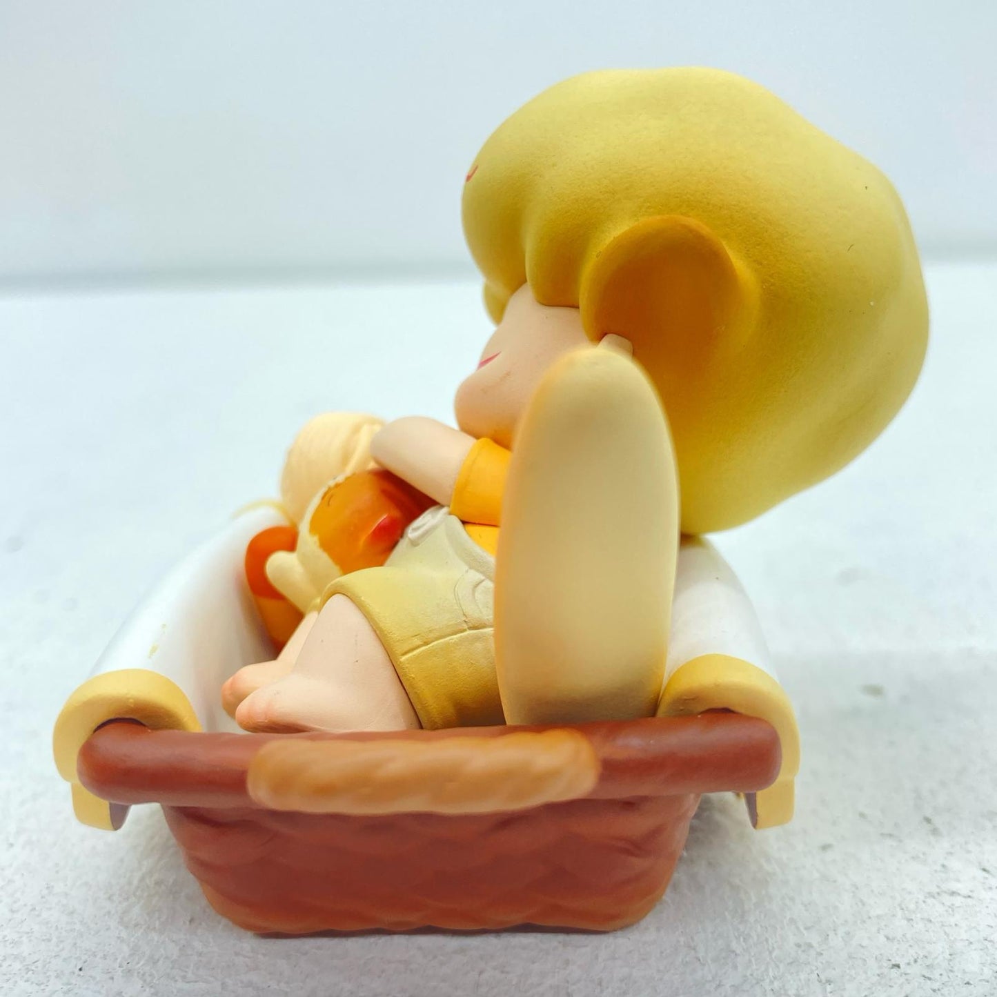 Mattress Tester: "POPMART DIMOO Pet Vacation Series" [Figure]