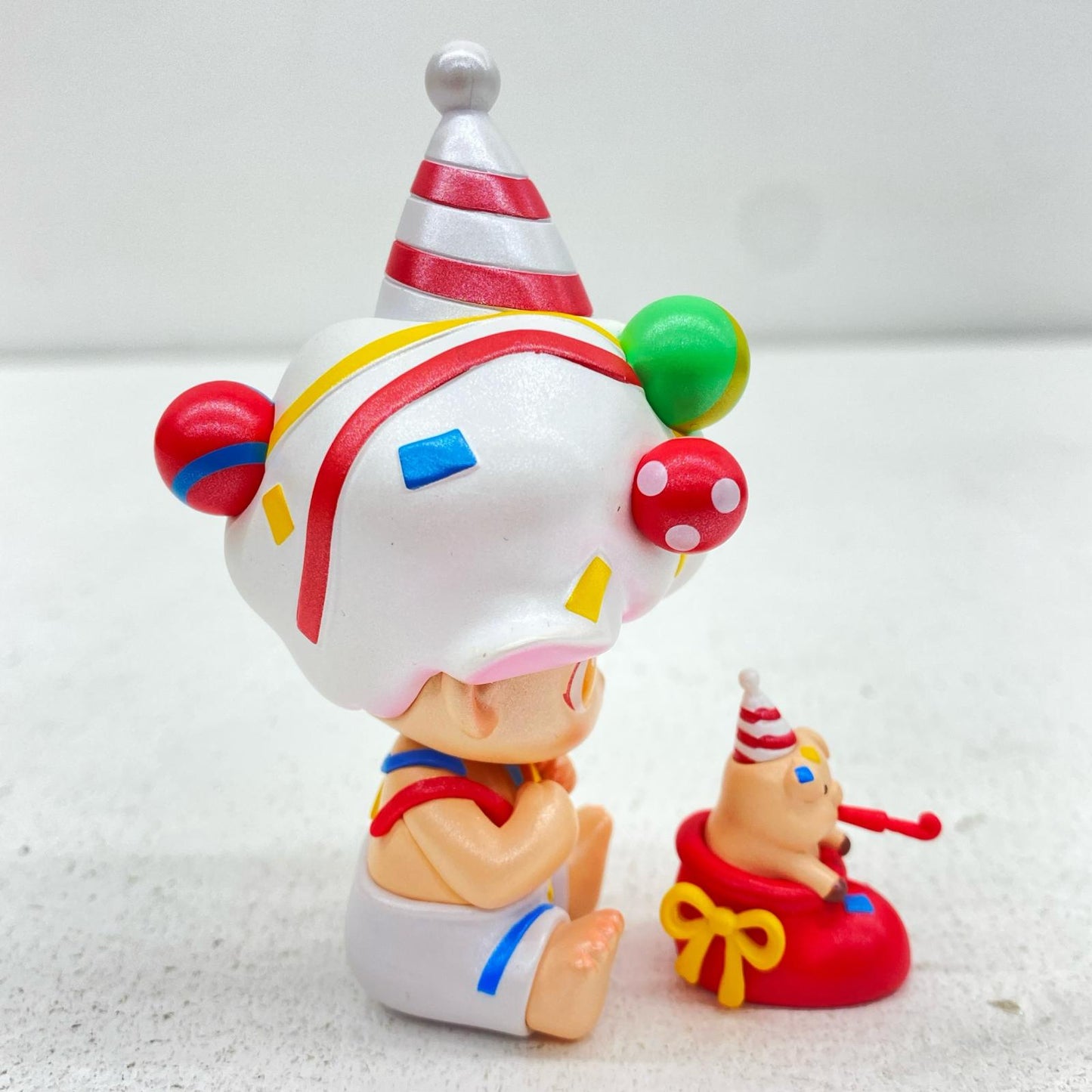 Party for Piggy: POP MART DIMOO Pet Vacation Series [Figure]