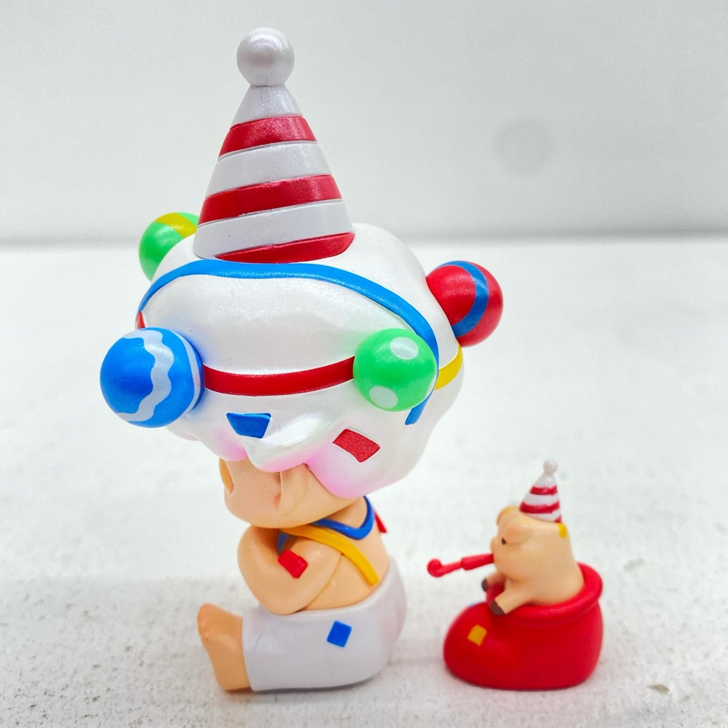 Party for Piggy: POP MART DIMOO Pet Vacation Series [Figure]