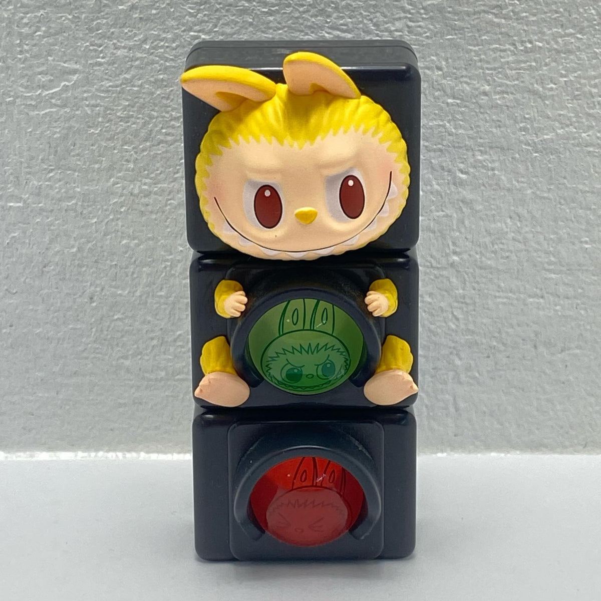 フィギュア Traffic Light 「POPMART THE MONSTERS Almost Hidden シリーズ」 Traffic Light Almost Hidden【フィギュア】【尾張小牧店】