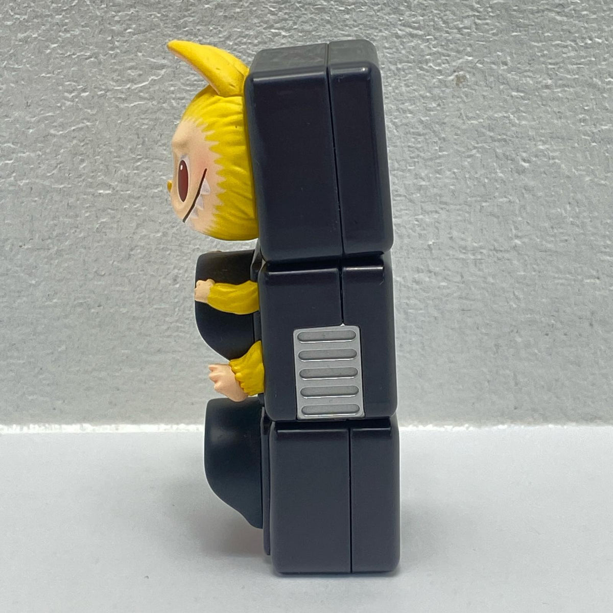 フィギュア Traffic Light 「POPMART THE MONSTERS Almost Hidden シリーズ」 Traffic Light Almost Hidden【フィギュア】【尾張小牧店】