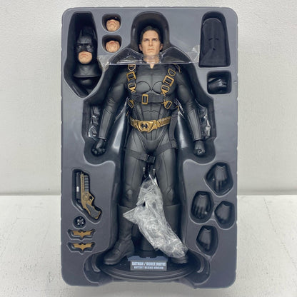 フィギュア ブルース・ウェイン(バットスーツ・ビギンズ版)「バットマンビギンズ」ムービー・マスターピース1/6アクションフィギュアトイサピエンス限定 ブルース・ウェイン ムービー・マスターピース トイサピエンス限定【フィギュア】【加古川物流】