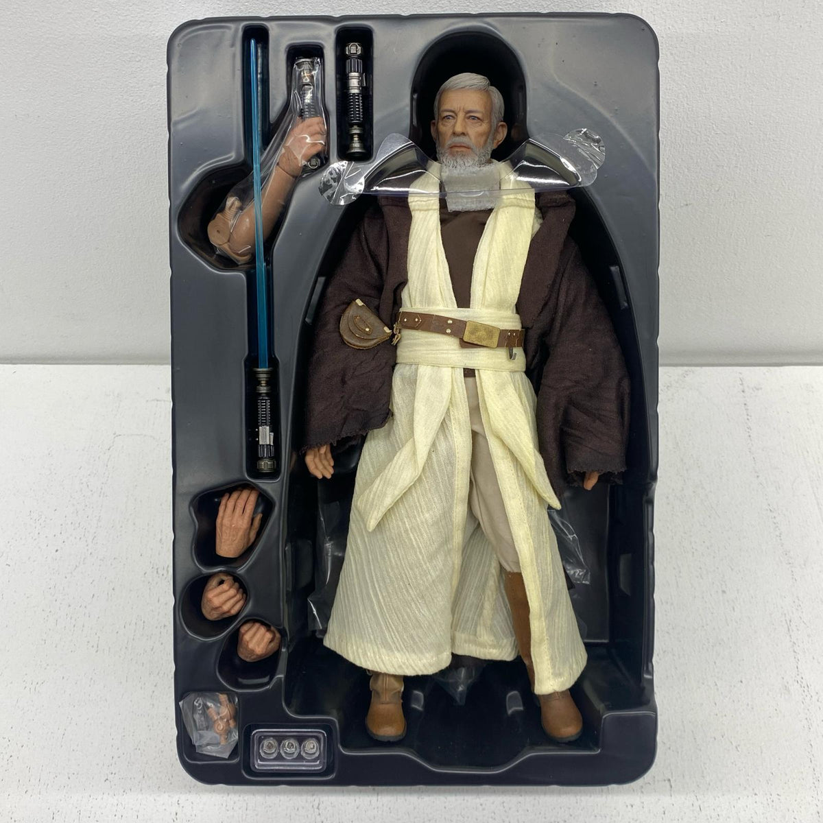 フィギュア オビ=ワン・ケノービ「スター・ウォーズエピソード4/新たなる希望」1/6ムービーマスターピースアクションフィギュア オビ=ワン・ケノービ ムービー・マスターピース【フィギュア】【加古川物流】