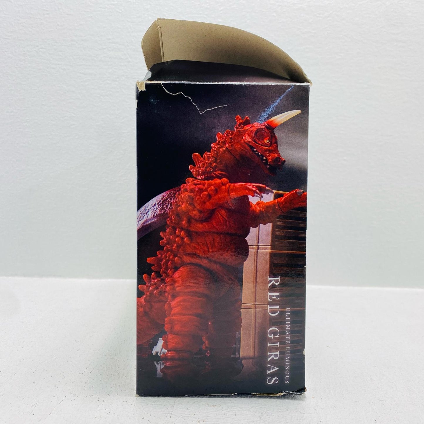 Black Giras & Red Giras Shonen Rick Limited Edition "Ultraman Leo" Daikaiju Series Pre-painted PVC Figure
