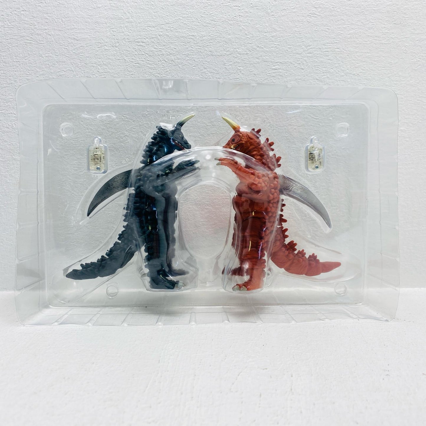 Black Giras & Red Giras Shonen Rick Limited Edition "Ultraman Leo" Daikaiju Series Pre-painted PVC Figure