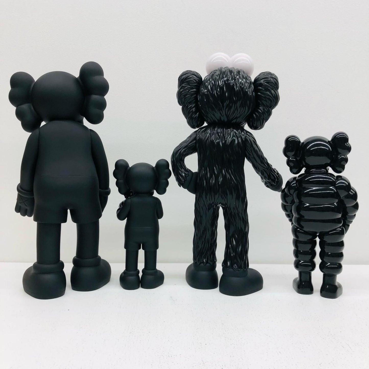 KAWS FAMILY BLACK [Figure]