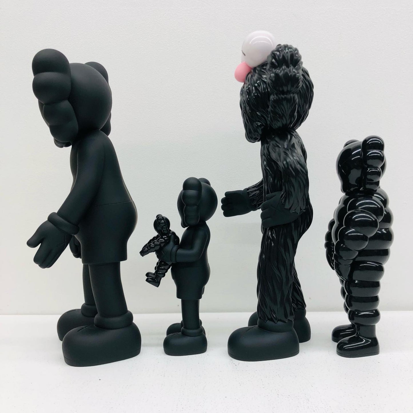 KAWS FAMILY BLACK [Figure]