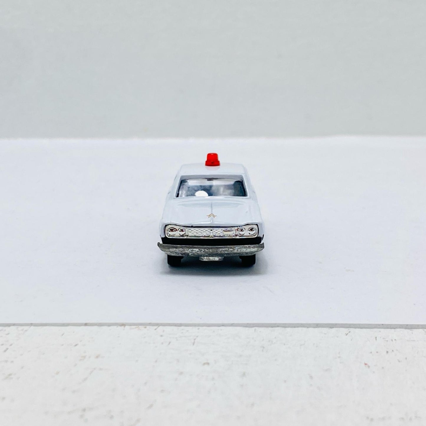 1/62 Nissan Skyline GT-R Hakosuka Patrol Car Metropolitan Police Department (White x Black) "Tomica" Apita Original
