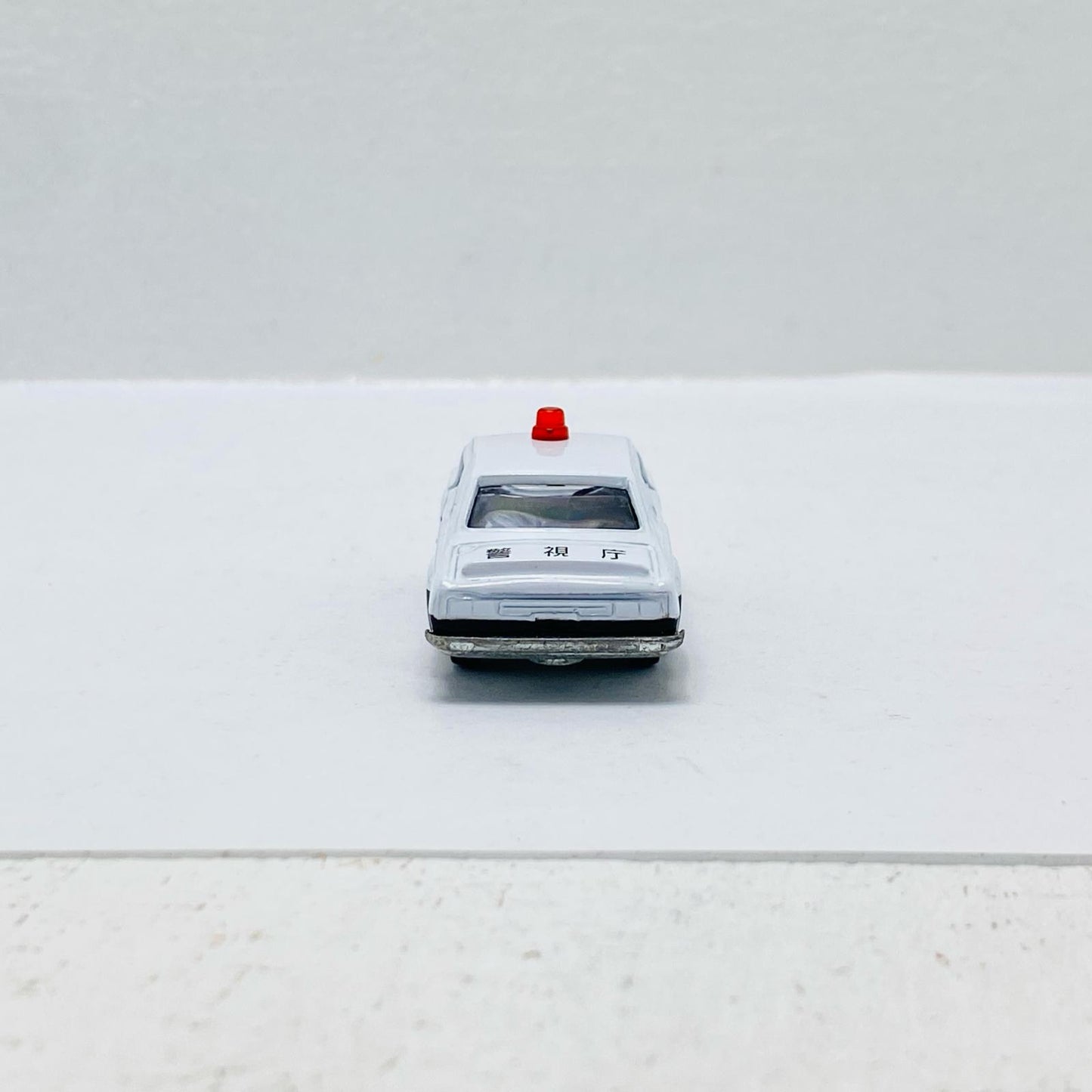 1/62 Nissan Skyline GT-R Hakosuka Patrol Car Metropolitan Police Department (White x Black) "Tomica" Apita Original