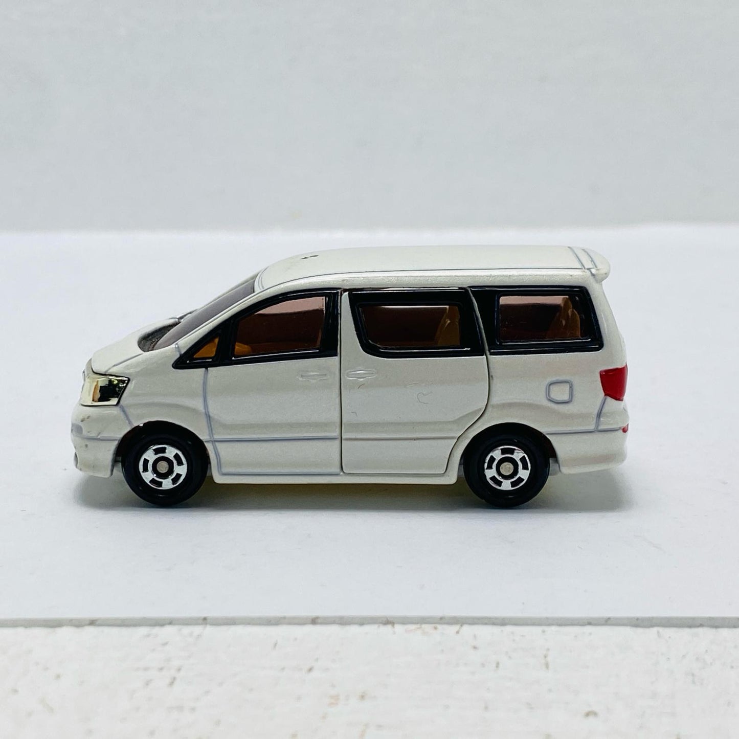 1/65 Toyota Alphard (White / Red Box) "Tomica No. 78"