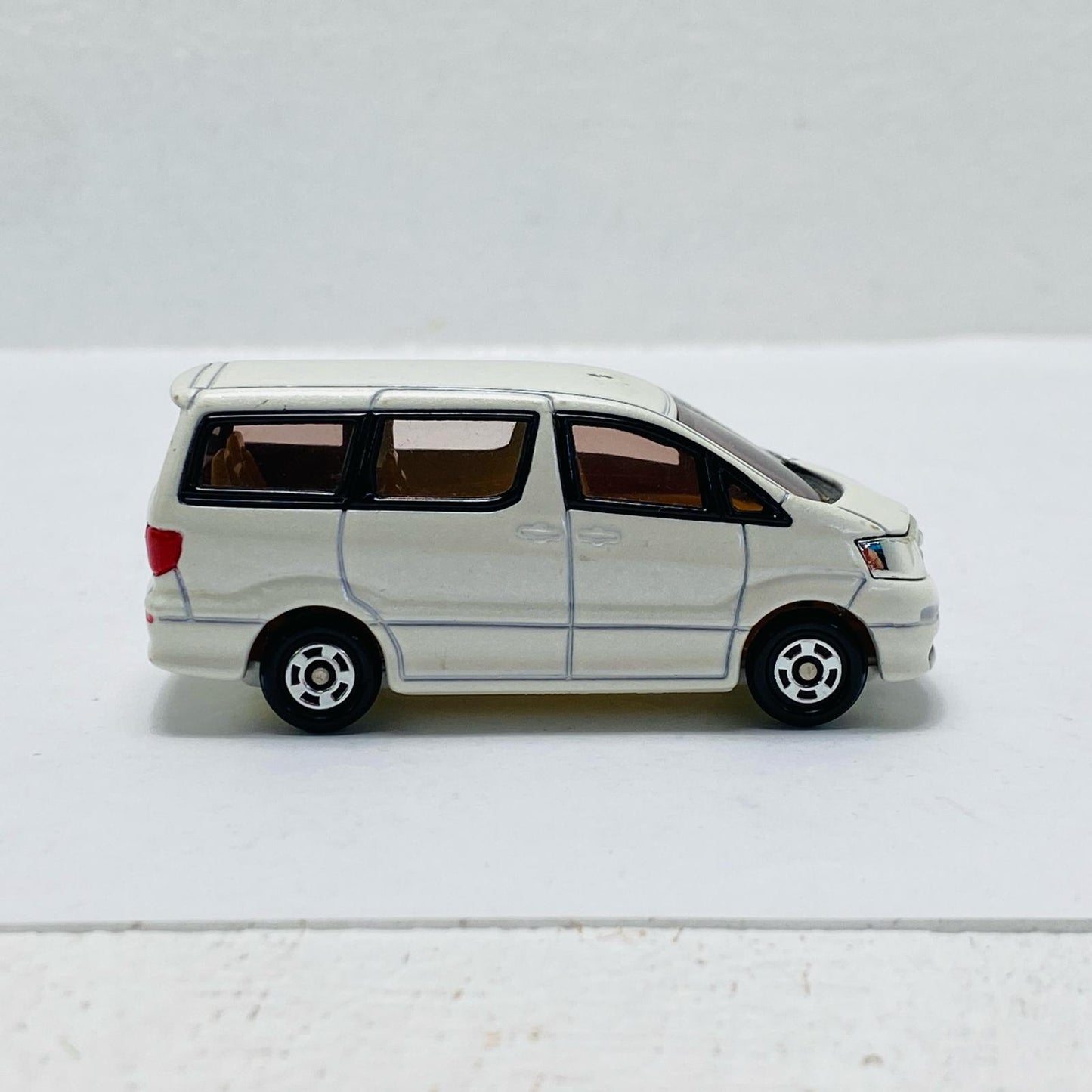 1/65 Toyota Alphard (White / Red Box) "Tomica No. 78"