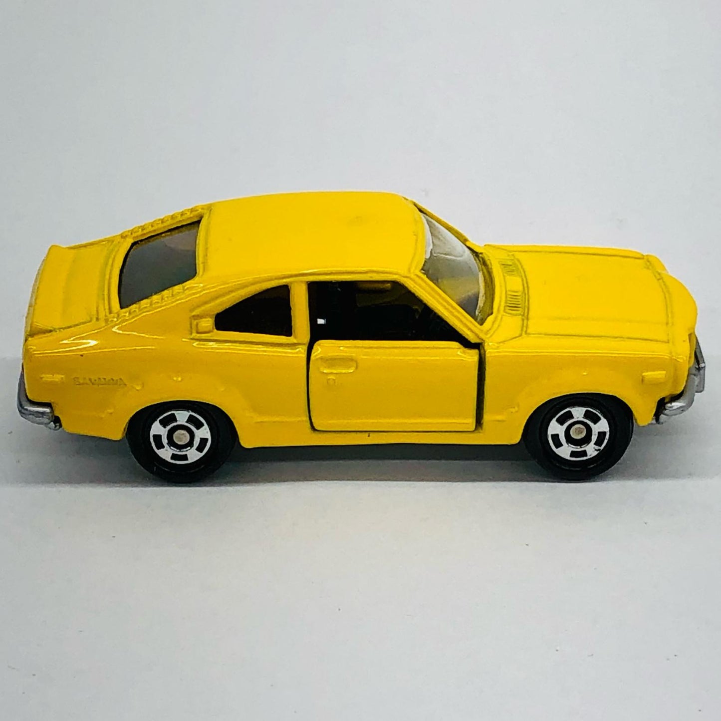 1/59 Mazda Savanna GT (yellow/black box) "Tomica with nostalgic catalog from Tomica 35th Anniversary"