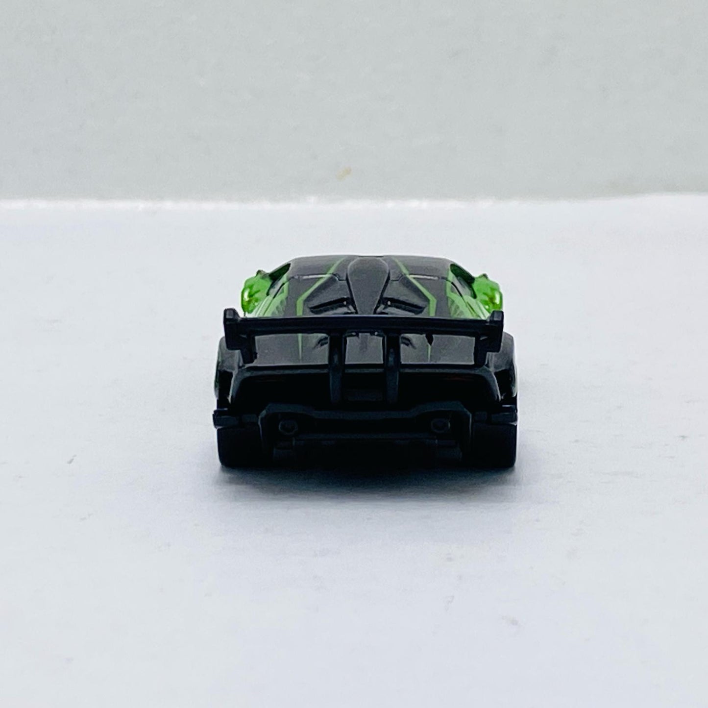 1/70 Lamborghini Essenza SCV12 (Black x Green) "Tomica Premium 07" [Figure]
