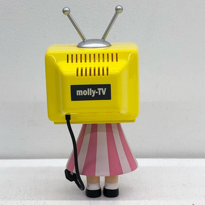 WATCHING TELEVISION POPMART MOLLY [Figure]