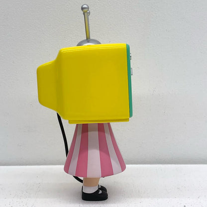 WATCHING TELEVISION POPMART MOLLY [Figure]