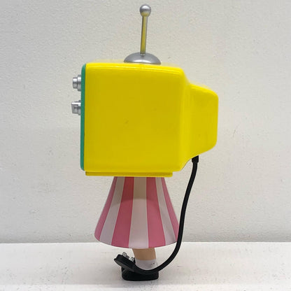 WATCHING TELEVISION POPMART MOLLY [Figure]