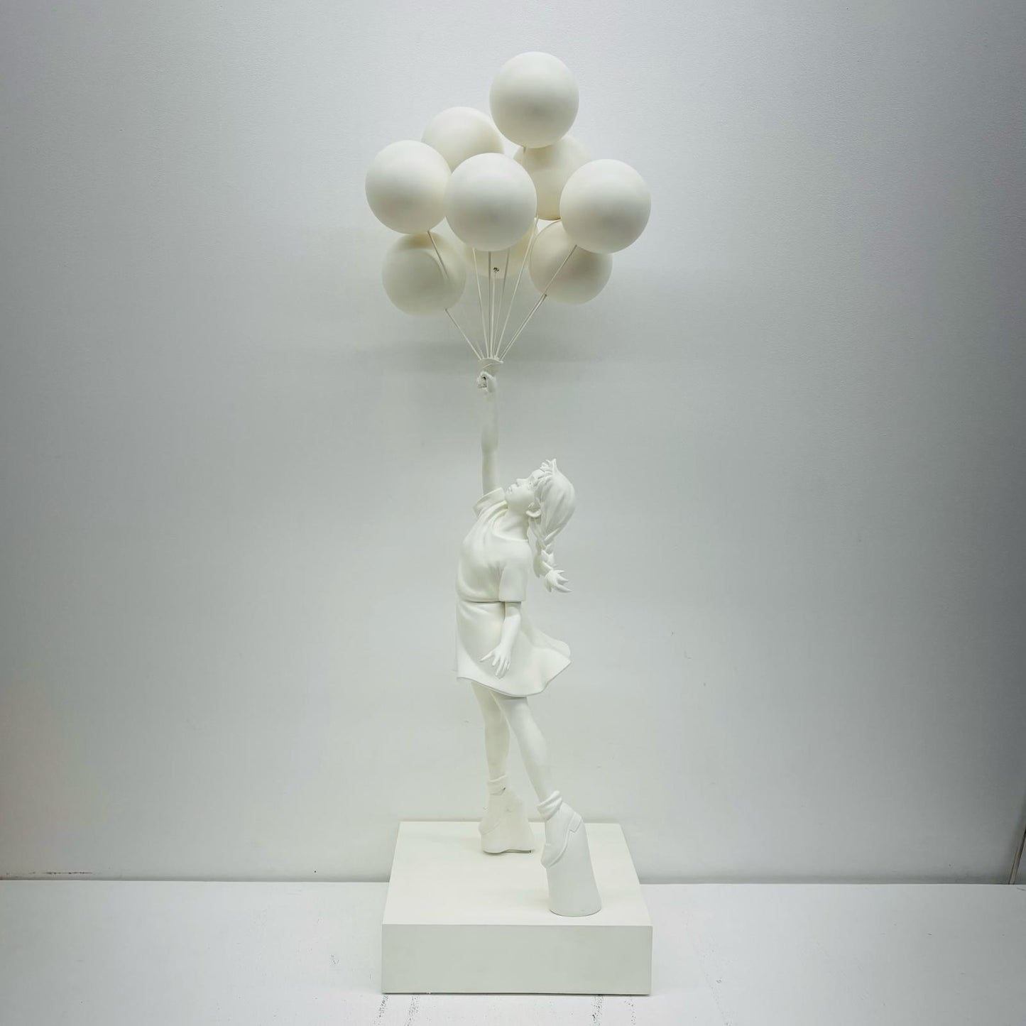 Sync. 3FT Flying Balloons Girl [Figure]