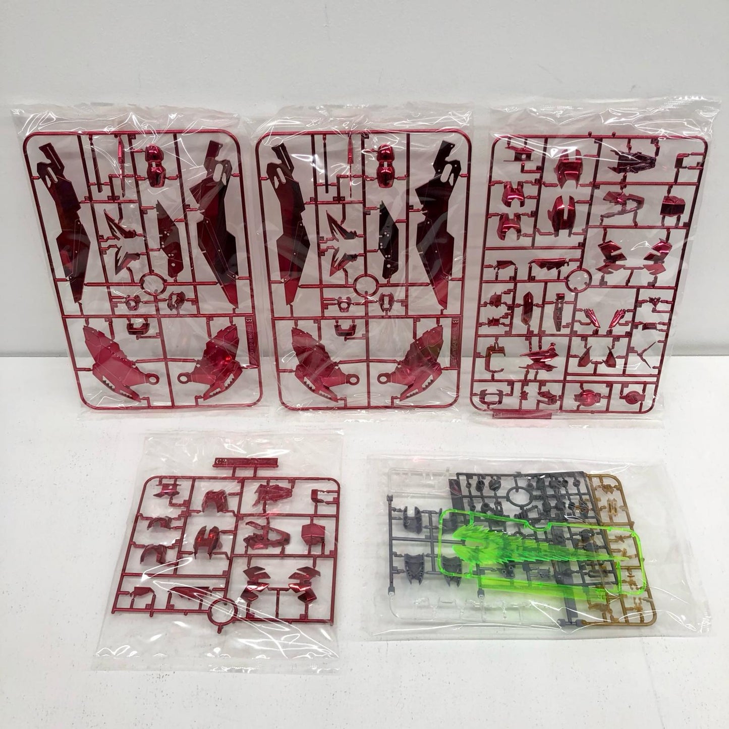 1/100 MG OZ-13MS Gundam Epyon EW Special Coating "Mobile Suit Gundam Wing Endless Waltz: Glory of the Losers" Gundam Base Limited [5061203]