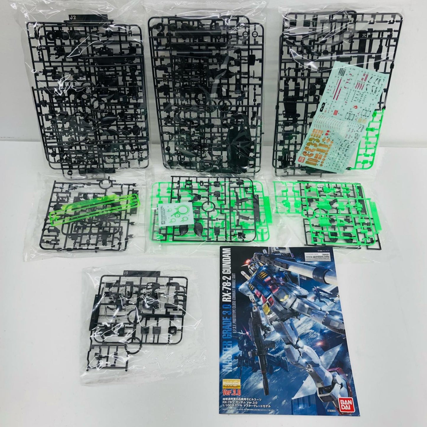 1/100 MG RX-78-2 Gundam Ver.3.0 (Recirculation Color / Neon Green) "Mobile Suit Gundam" Gundam World CONTRAST in Nagoya Limited [5062959]