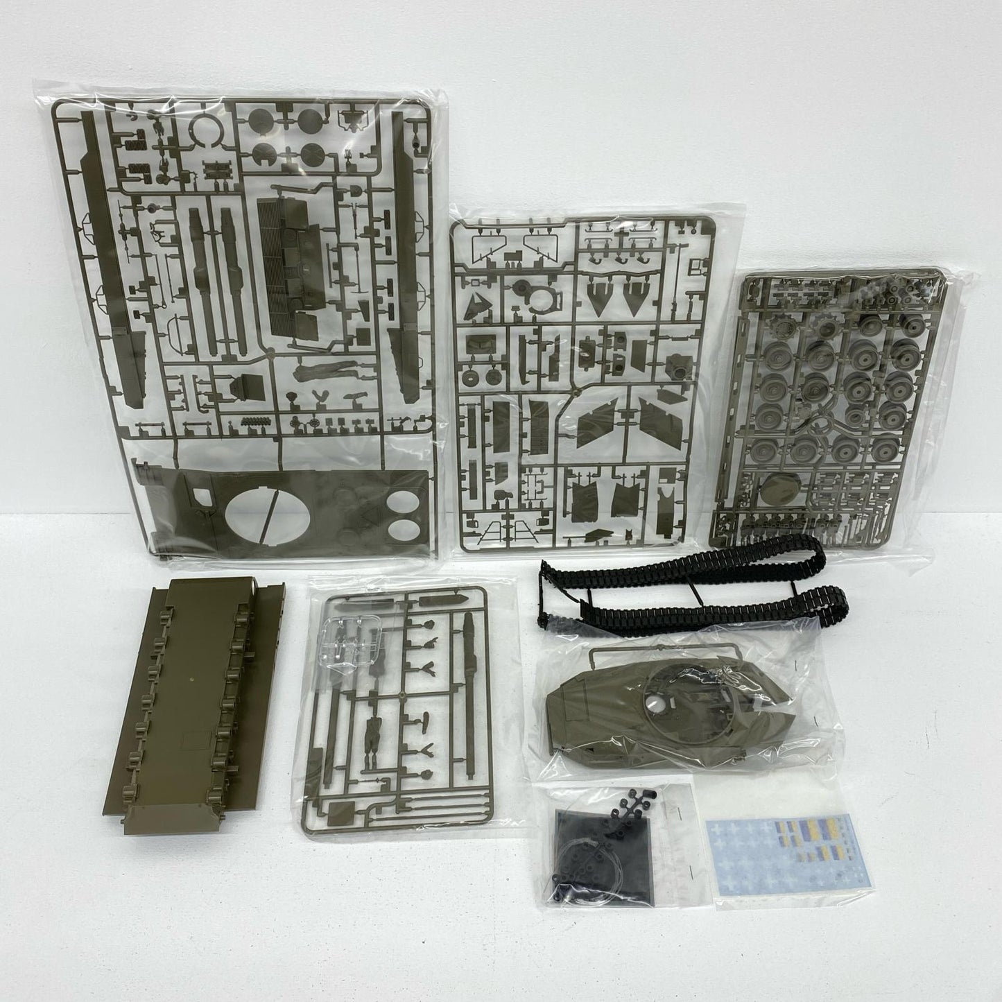 1/35レオパルト2A6戦車“ウクライナ軍”スケール限定[25207]