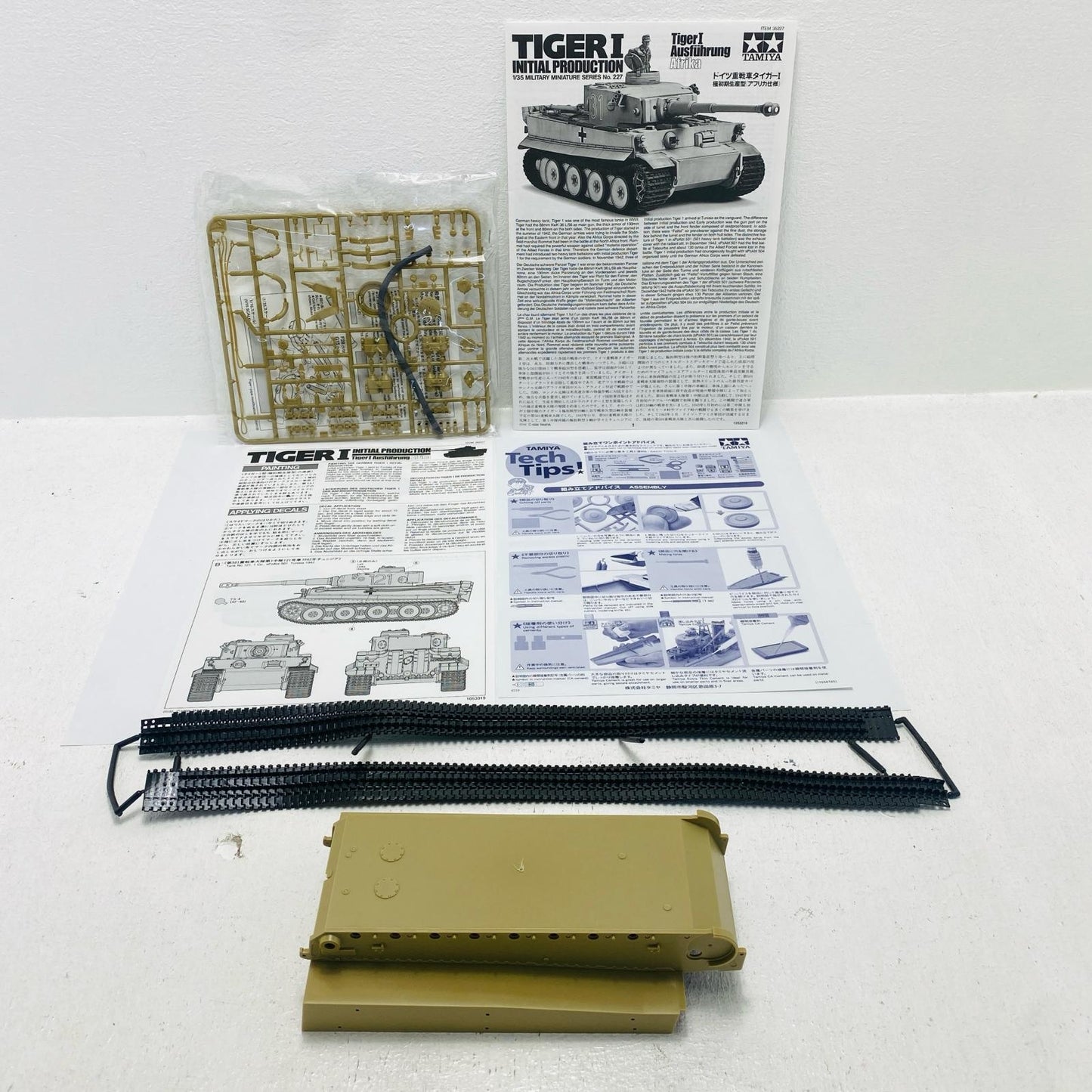 プラモデル 1/35 ドイツ重戦車 タイガーI 極初期生産型(アフリカ仕様) 「ミリタリーミニチュアシリーズ No.227」 ディスプレイモデル ドイツ重戦車 タイガーI 極初期生産型 ミリタリーミニチュア No.227 35227【加古川物流】