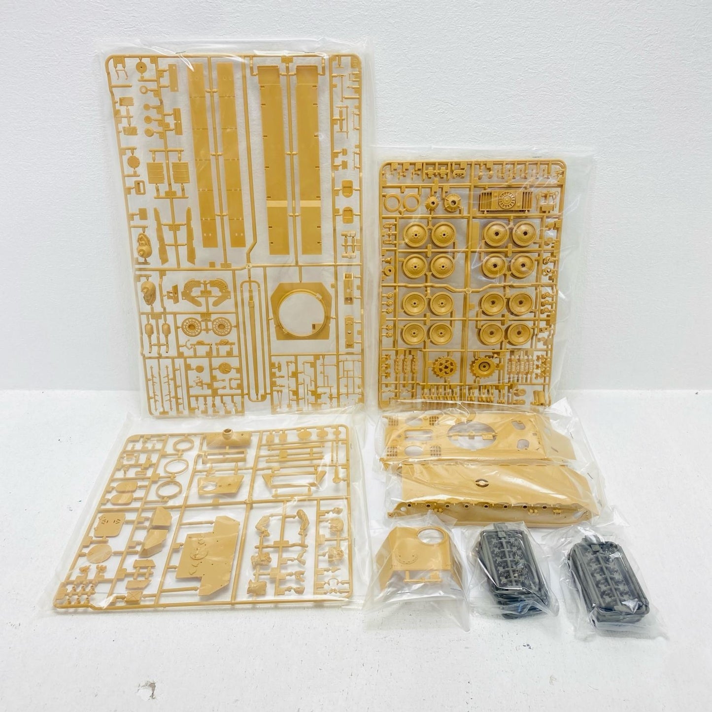 プラモデル 1/35 ドイツ戦車 パンサーD型 スペシャルエディション ディスプレイモデル ドイツ戦車 パンサーD型 25182【加古川物流】