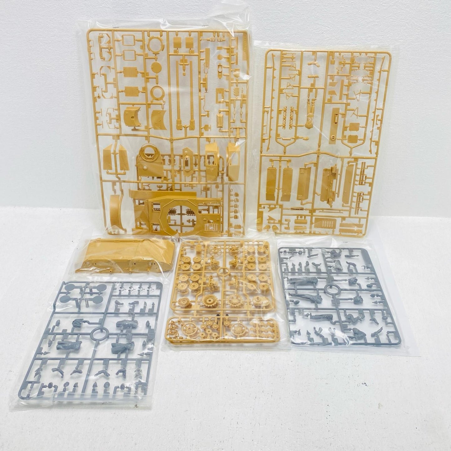プラモデル 1/35 ドイツ IV号戦車J型 スペシャルエディション ディスプレイモデル [25183] ドイツ IV号戦車J型 25183【加古川物流】