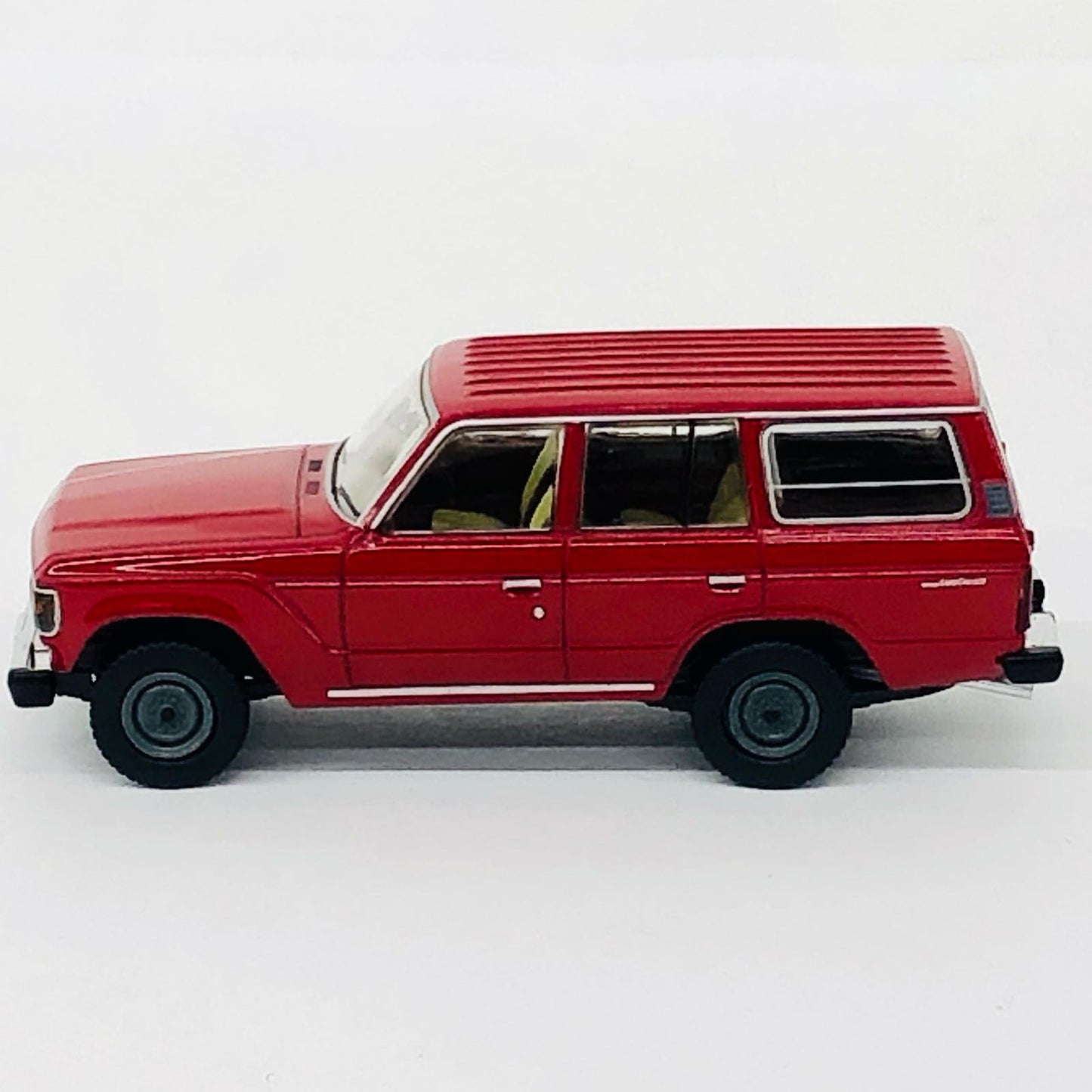 1/64 LV-N279b トヨタ ランドクルーザー60 スタンダード グレードアップバン仕様(レッド) 「トミカリミテッドヴィンテージNEO」 [320333]